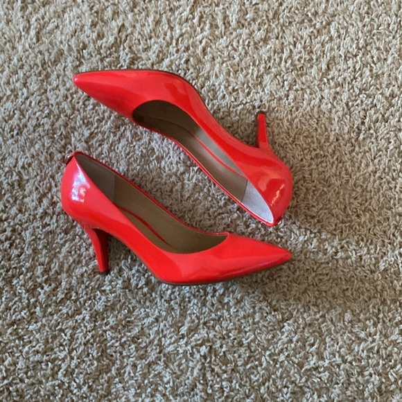 Michael Kors coral patent pumps - Picture 4 of 10